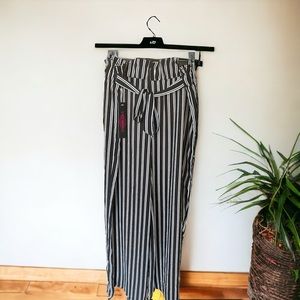 🍀NWT Xhilaration Black & White Front Tie Striped Paperbag Pants